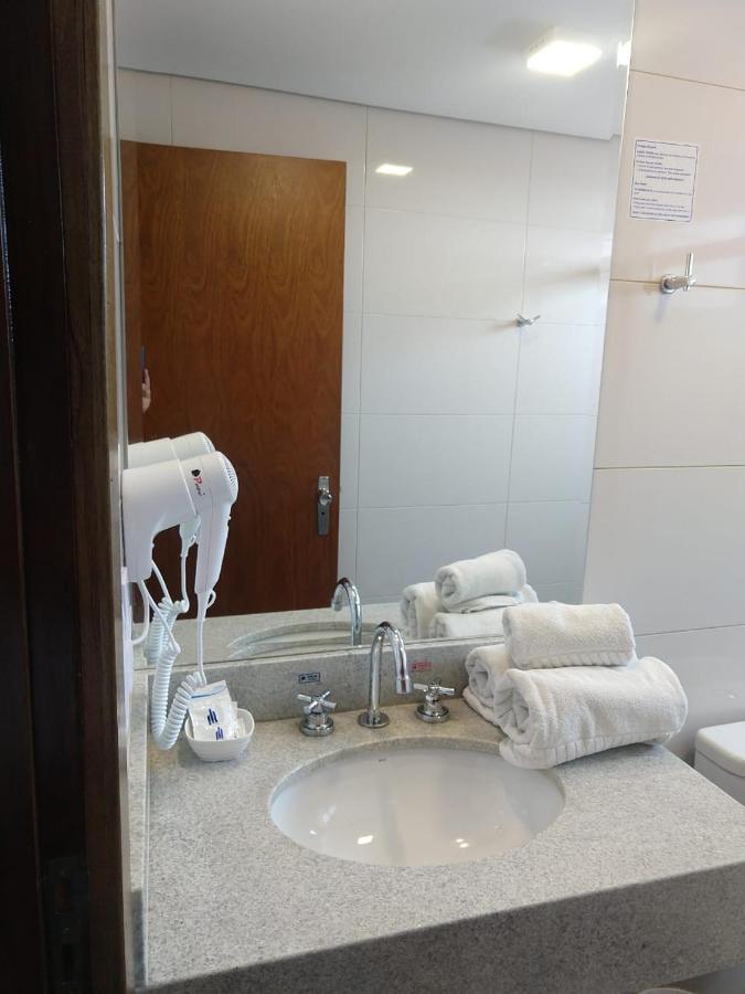 Quarto com 2 Camas de Solteiro