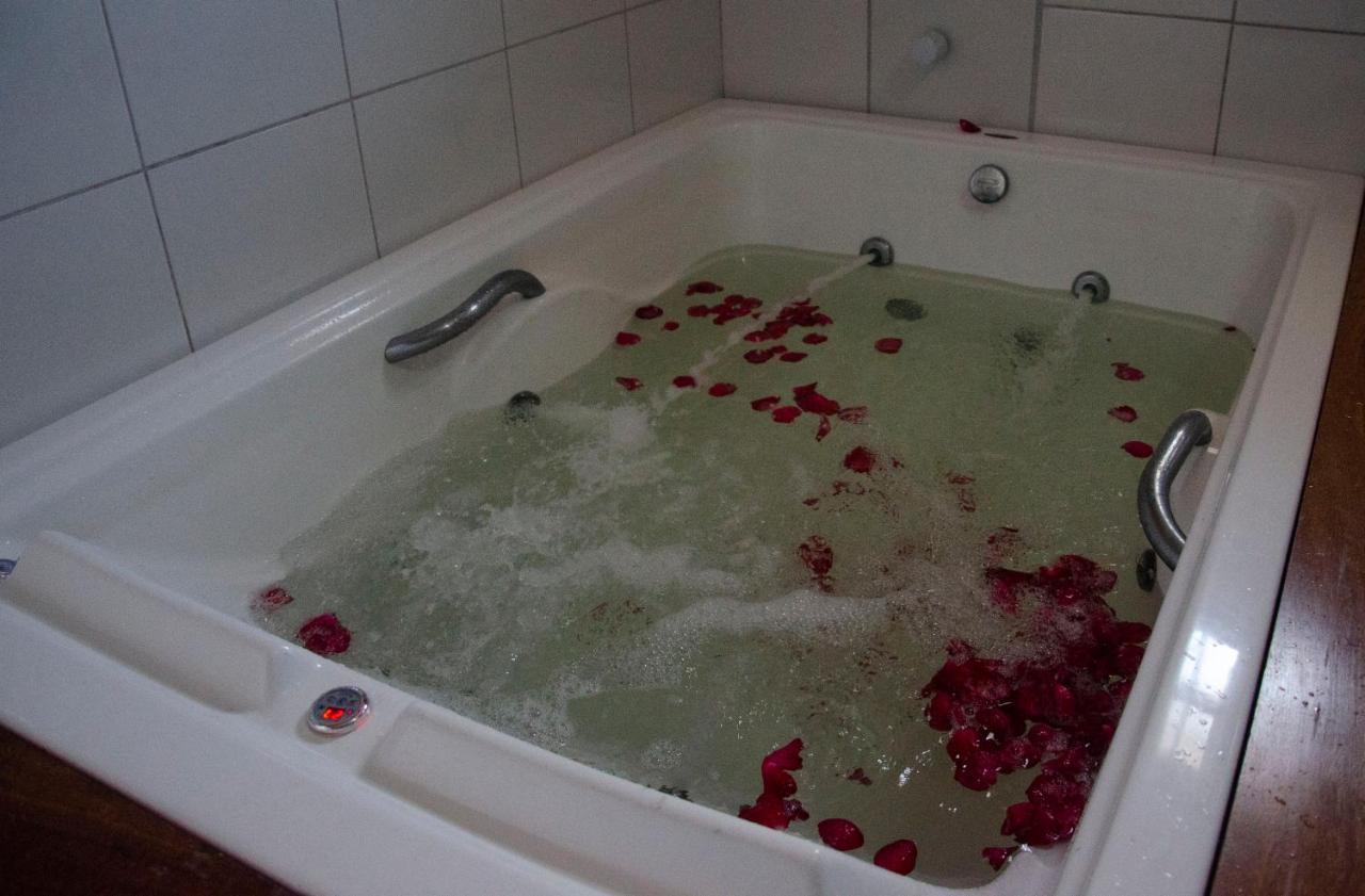 Master Suite with Hot Tub,1078166512:JPEG