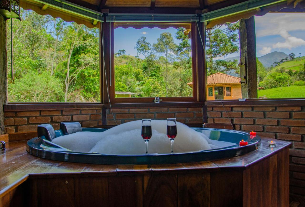 Quarto Duplo com Banheira de Hidromassagem