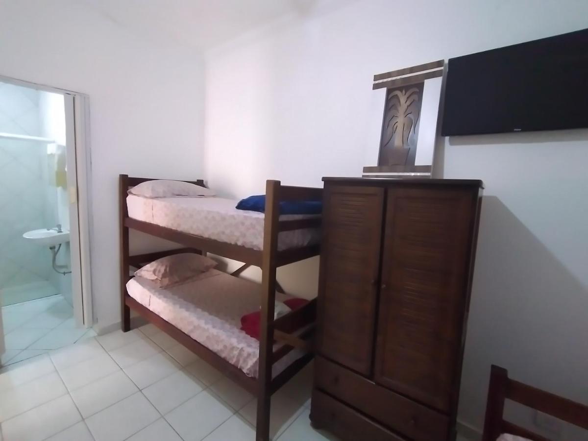 Quarto Triplo com Banheiro Privativo