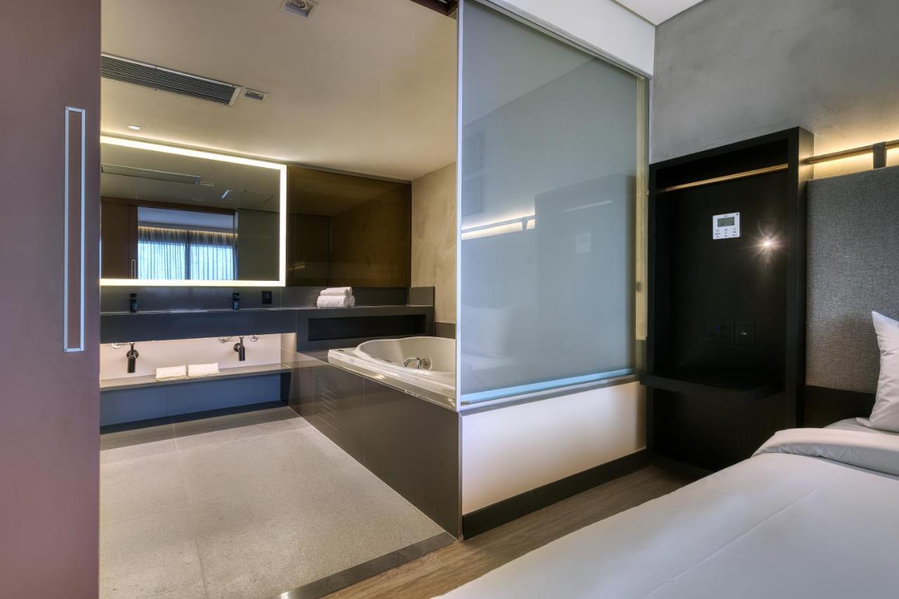 Deluxe King Suite,1076331316:JPEG