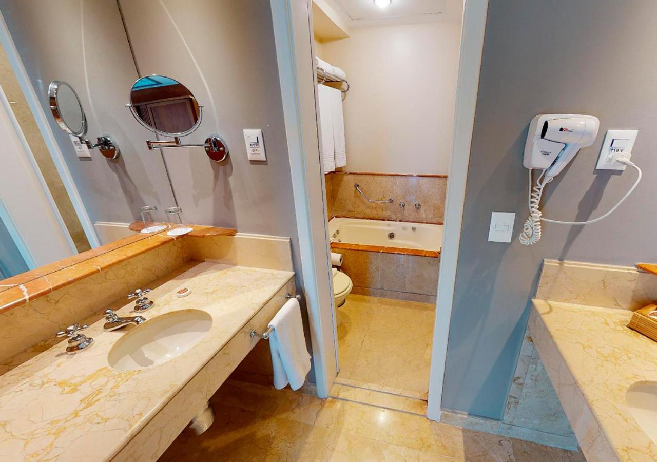 Queen Suite with Spa Bath,1084811761:JPEG