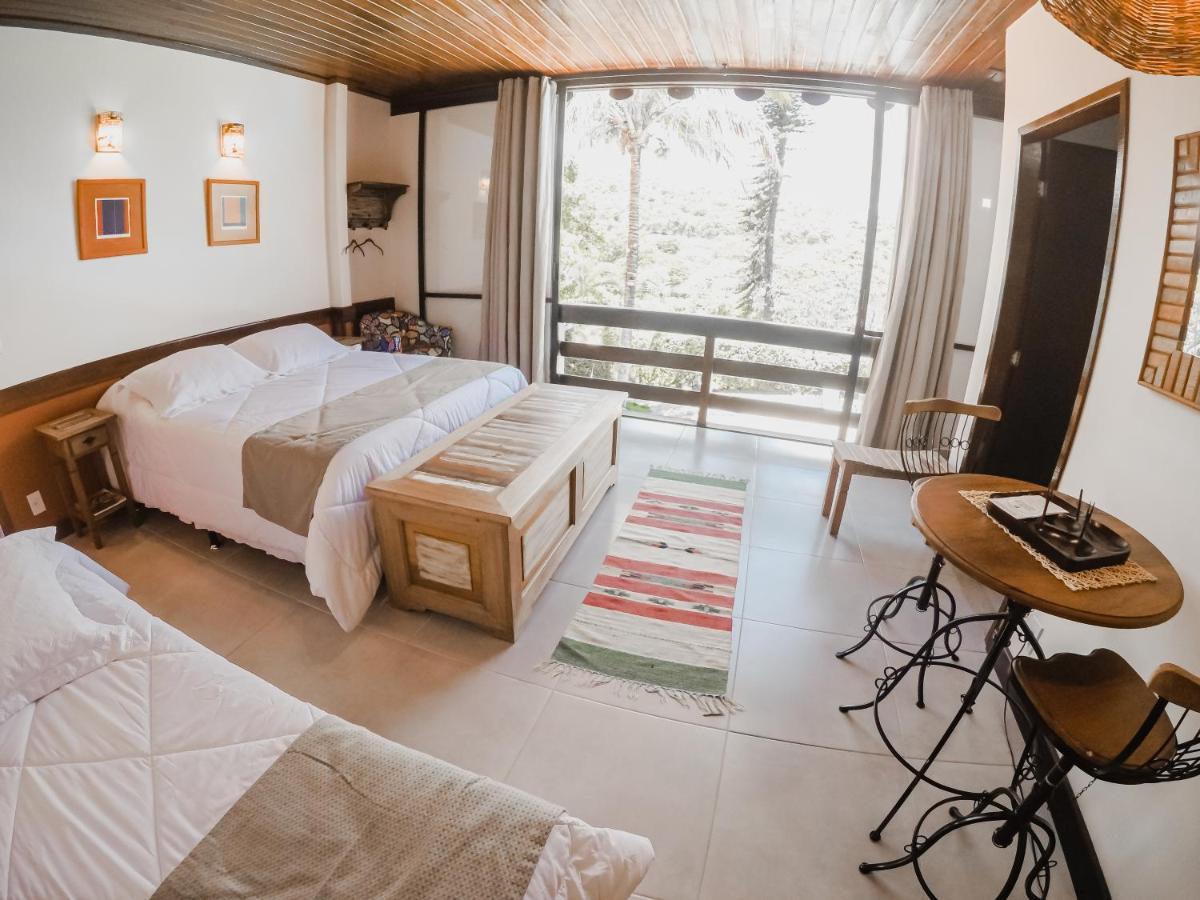 Apartment with Pool View