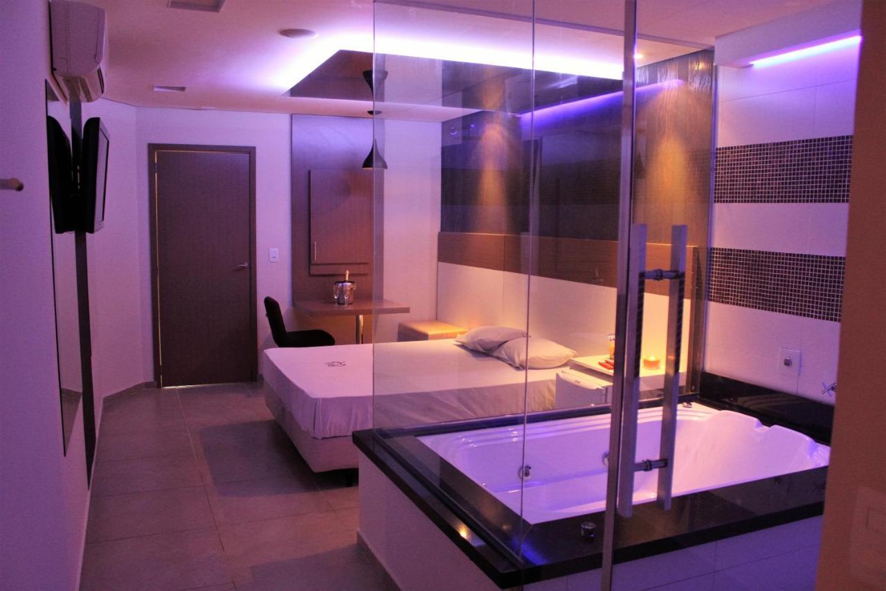 Deluxe Double Room Bath,1286022607:JPEG