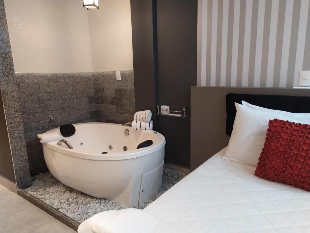 Deluxe Suite Spa Bath,1358974127:JPEG