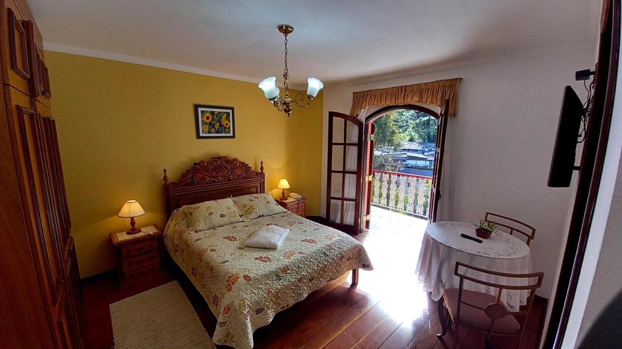 Quarto com Cama de Casal ou 2 de Solteiro