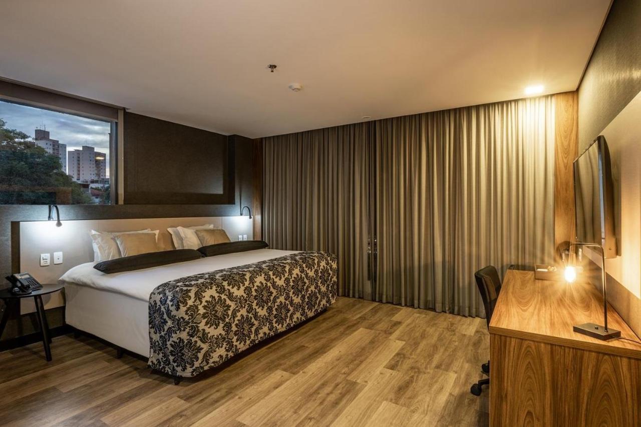Deluxe King Suite,1473702913:JPEG