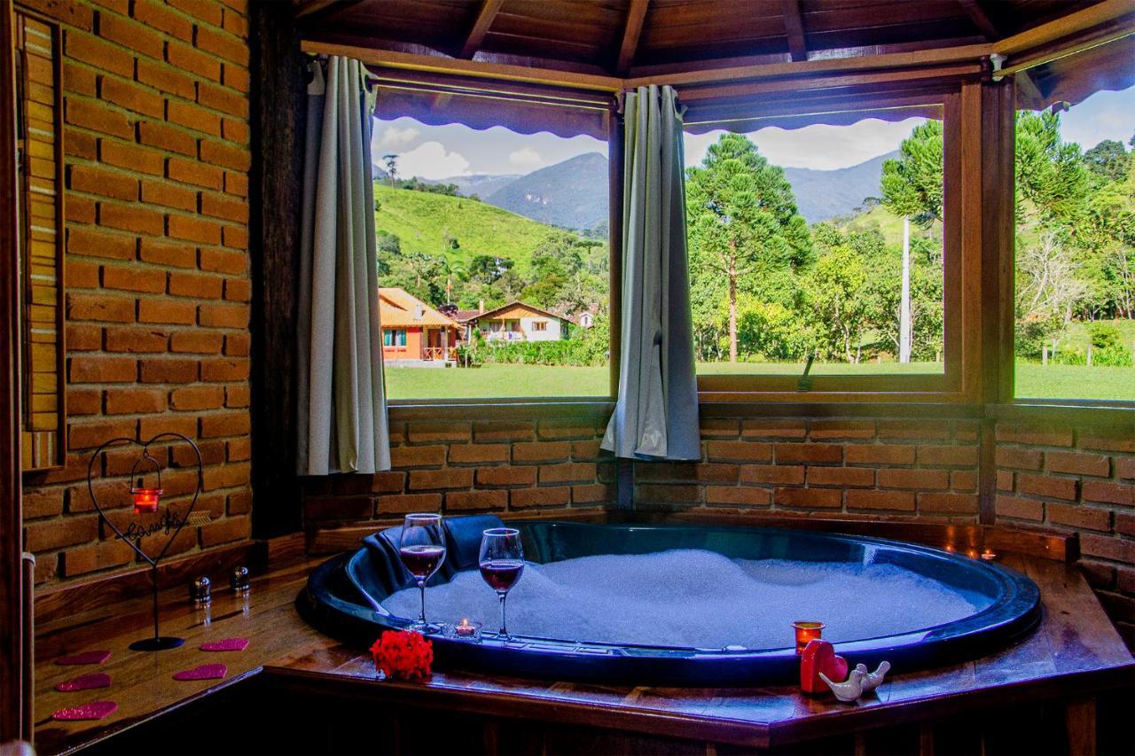 Suíte Deluxe com Banheira de Hidromassagem