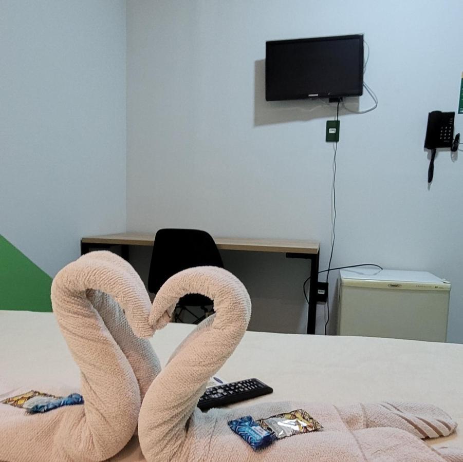 Chambre Double ou Lits Jumeaux avec Salle de Bains Commune