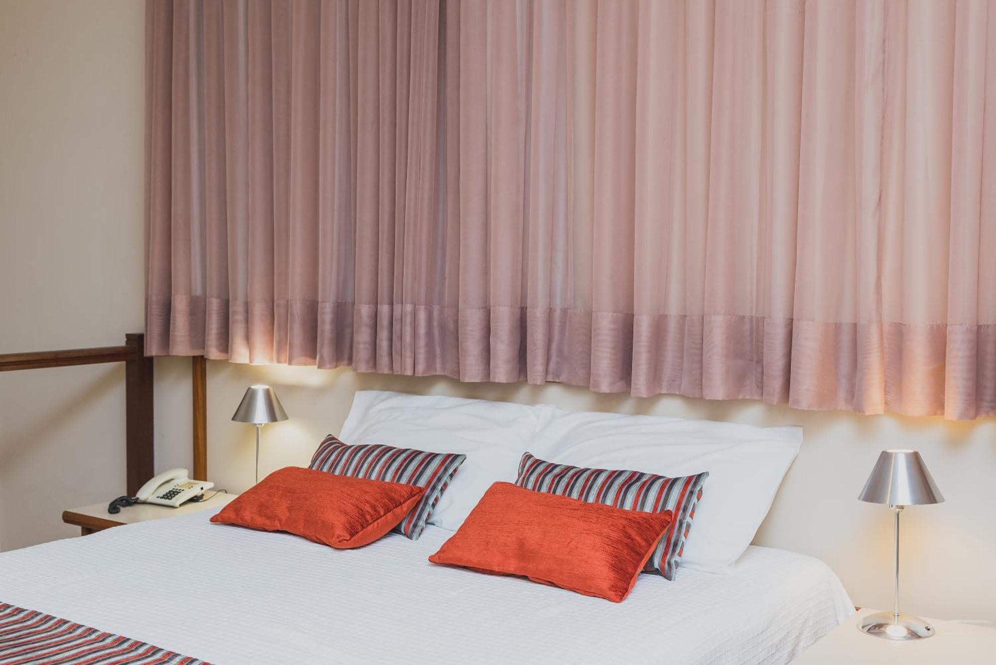 Deluxe Queen Suite