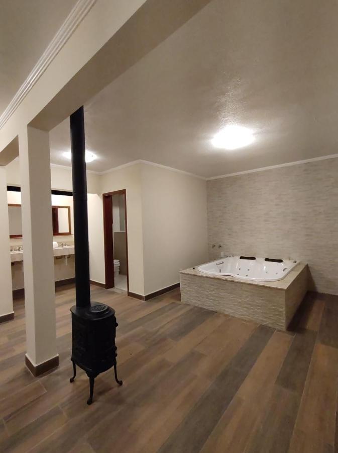 Queen Suite Spa Bath,1252215916:JPEG
