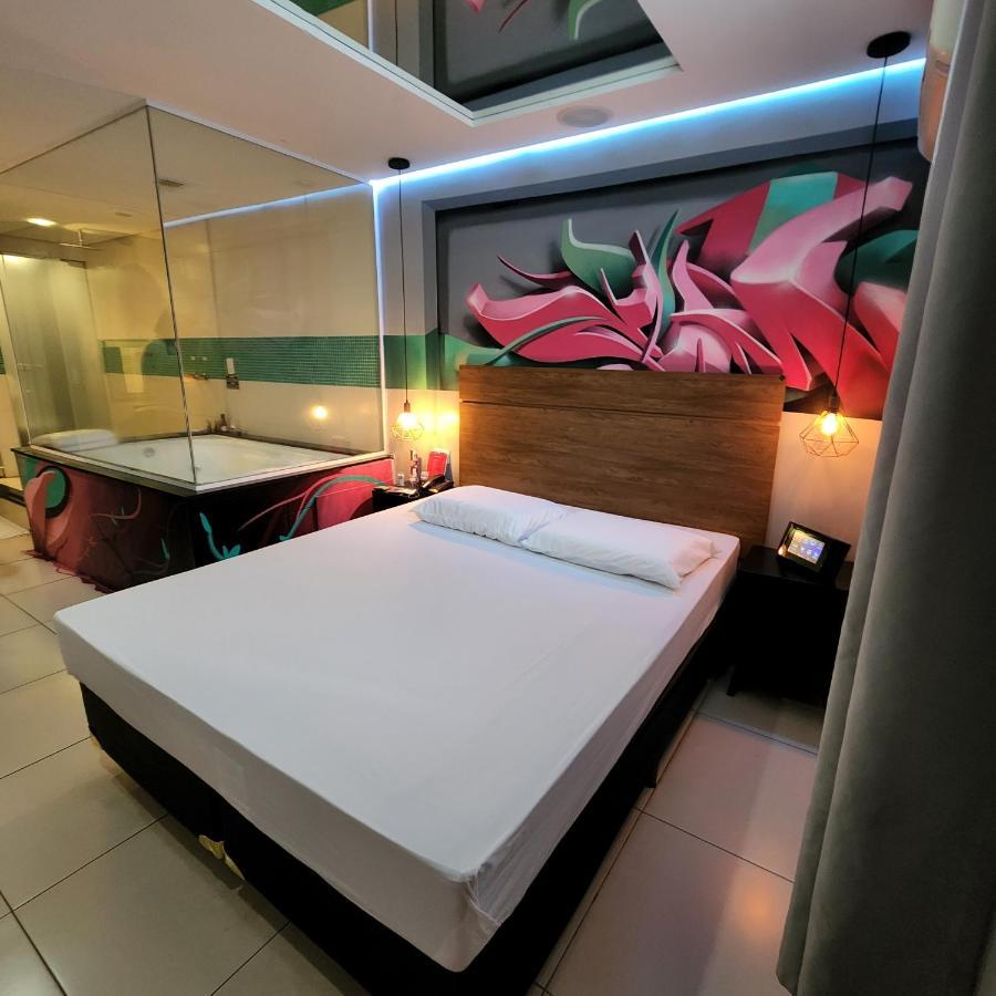 Suite mit Kingsize-Bett mit Whirlpool
