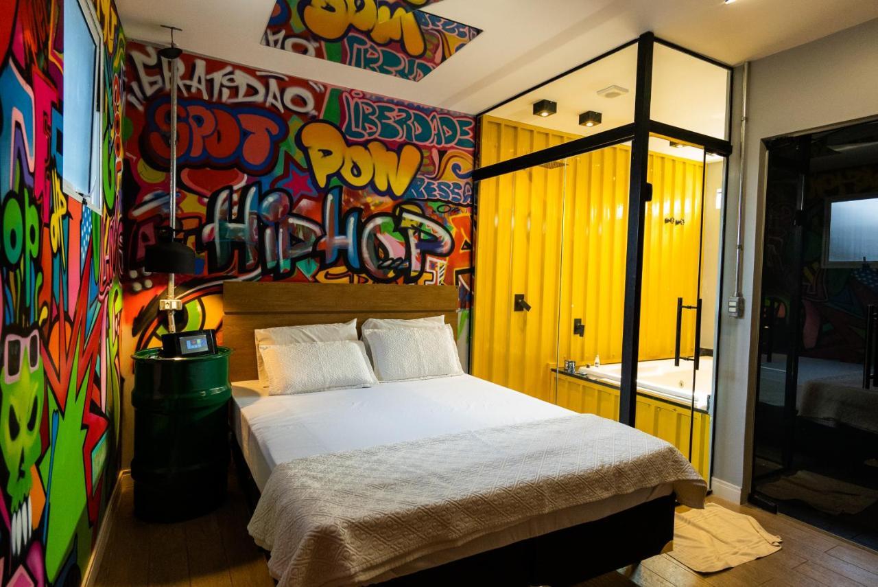 Doppelzimmer mit Whirlpool-Badewanne