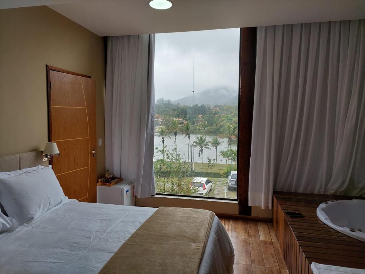 Suíte com Vista do Lago