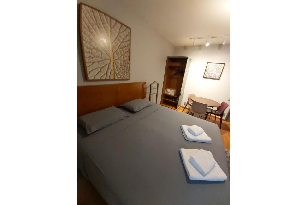 Deluxe Queen Suite
