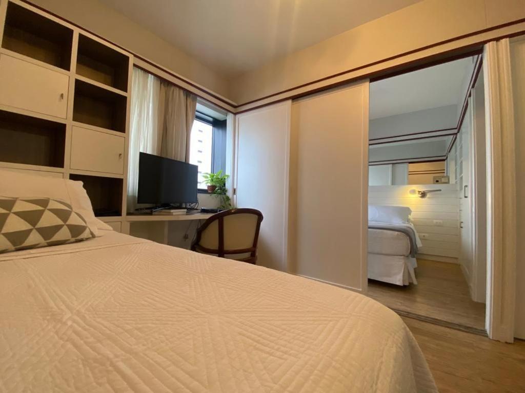 Quarto Triplo com Banheiro Privativo