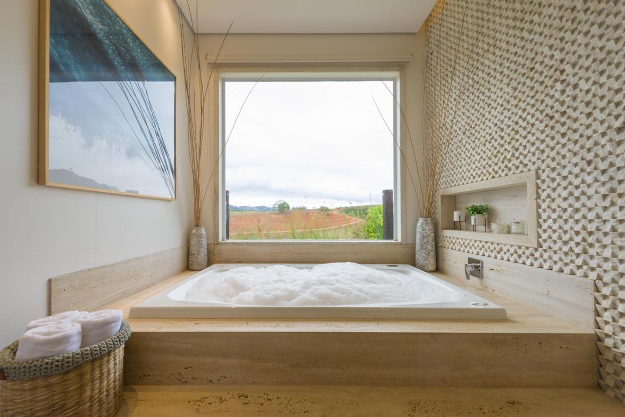 Suíte Deluxe com Banheira de Hidromassagem