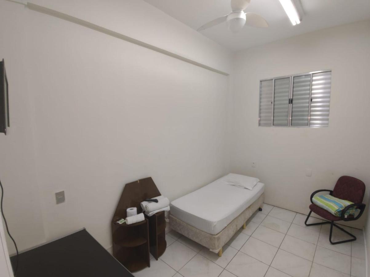 Quarto Individual Standard com Banheiro Compartilhado