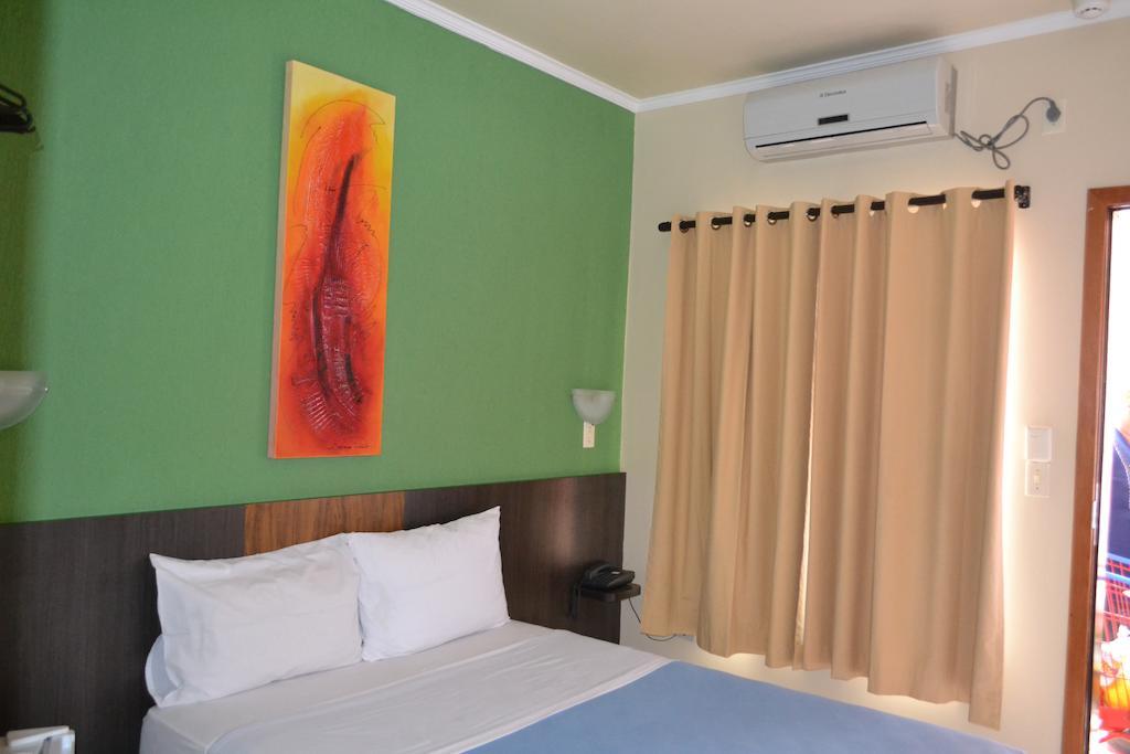 Quarto com Cama de Casal ou 2 de Solteiro