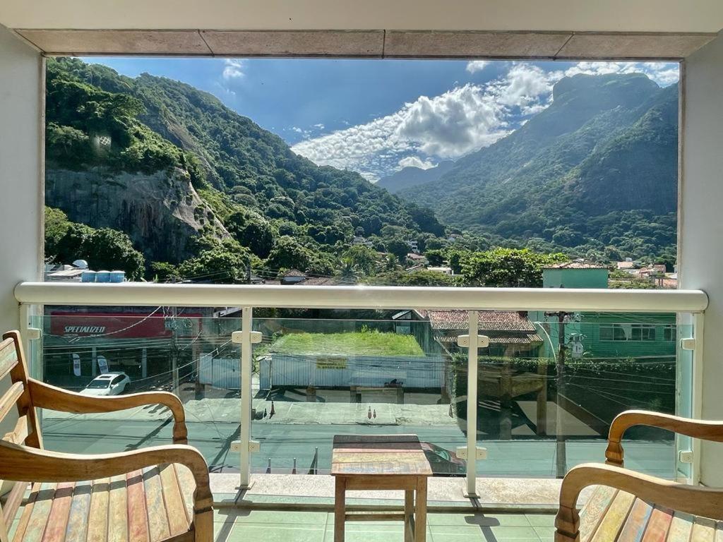 Quarto Duplo com Varanda vista montanha