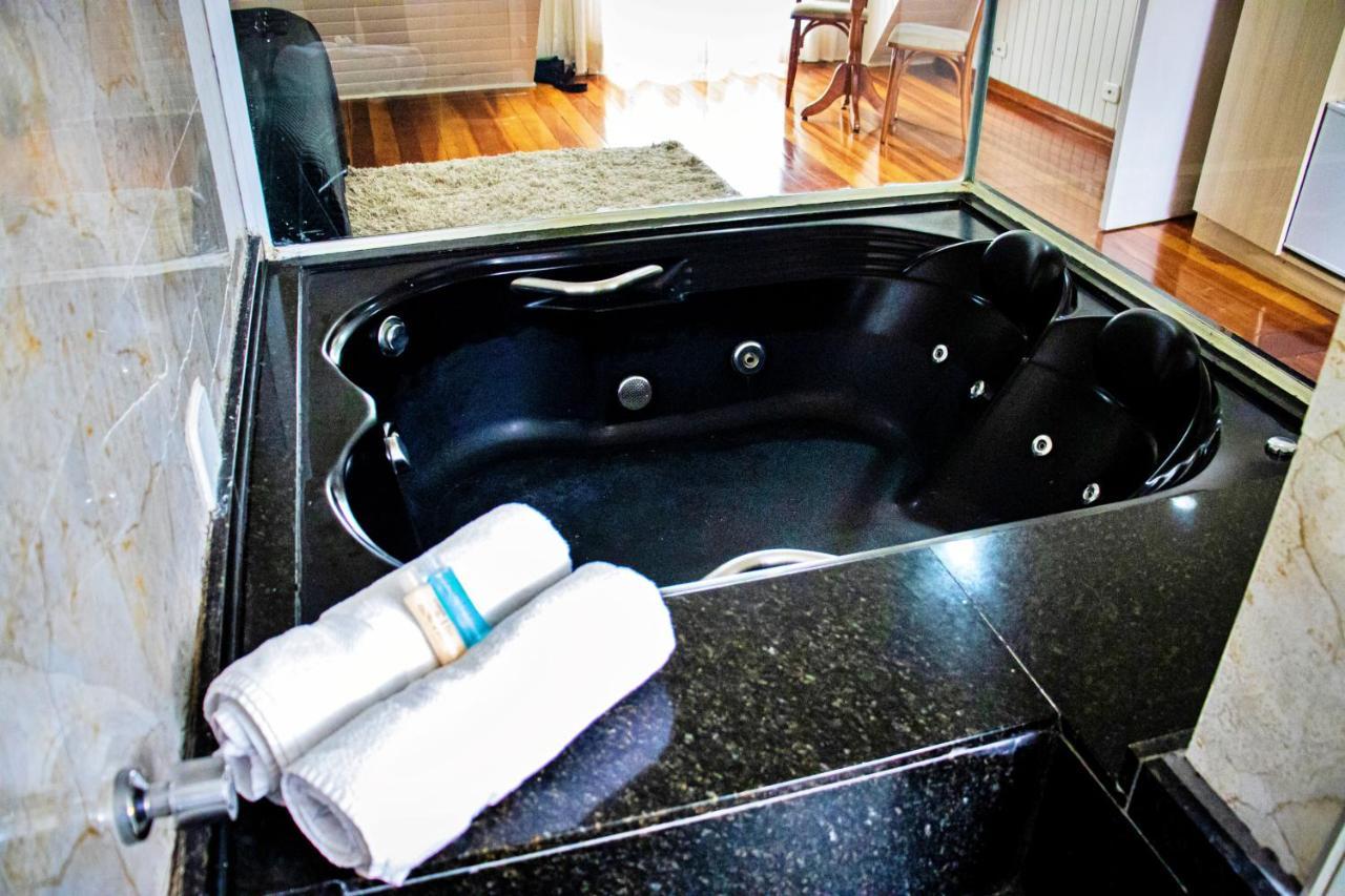 Quarto Duplo Superior com Banheira de Hidromassagem