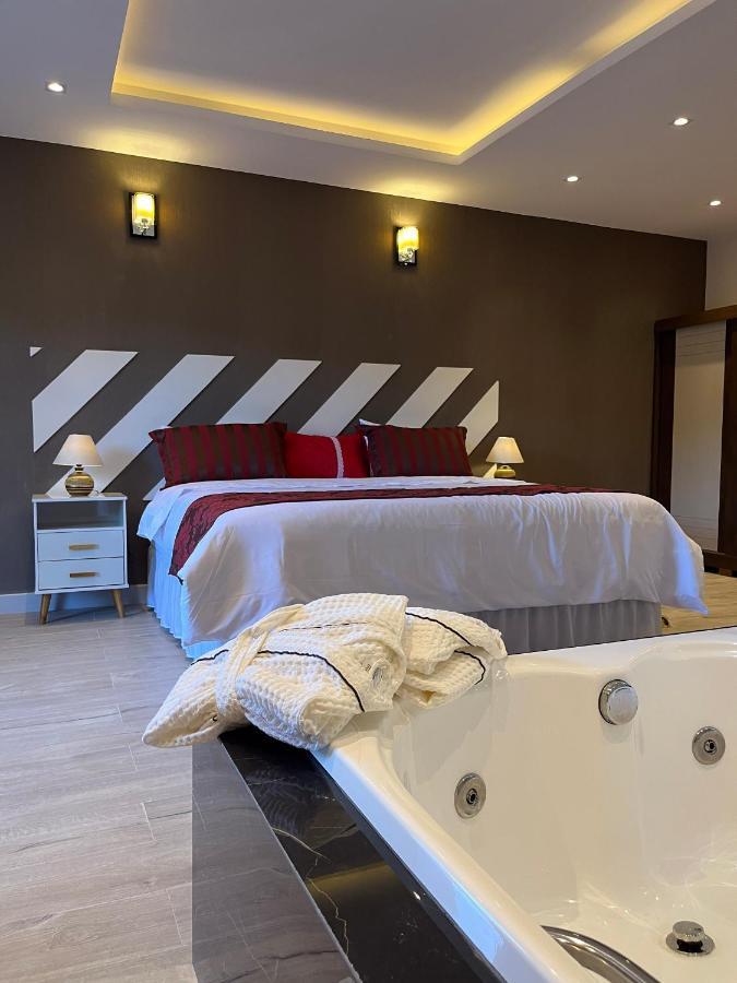 King Room Spa Bath