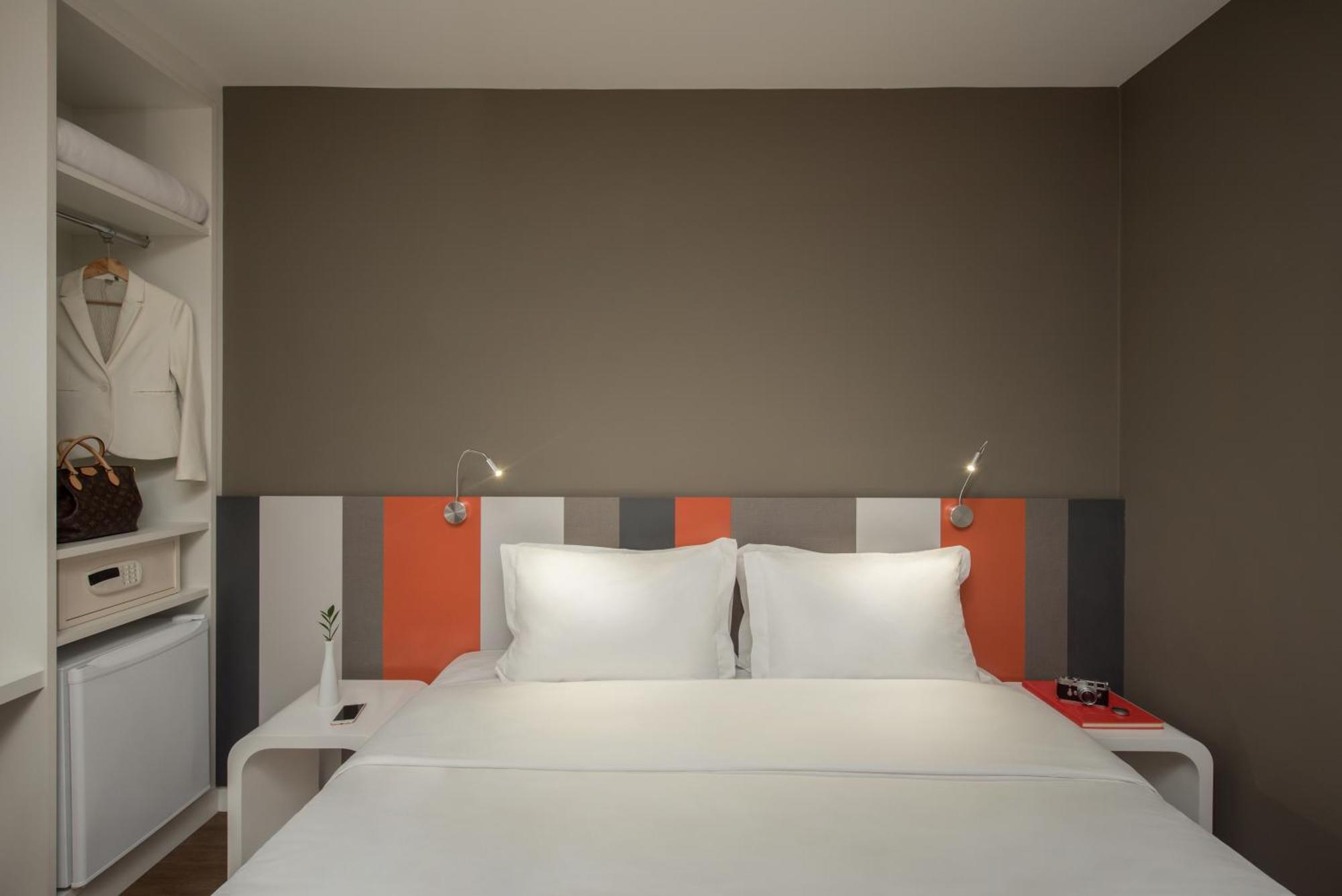 Deluxe Double 1 Queen Bed,1453271557:JPEG