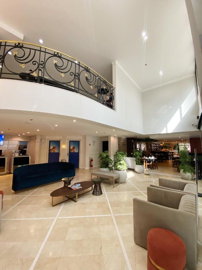 Deluxe Queen Suite
