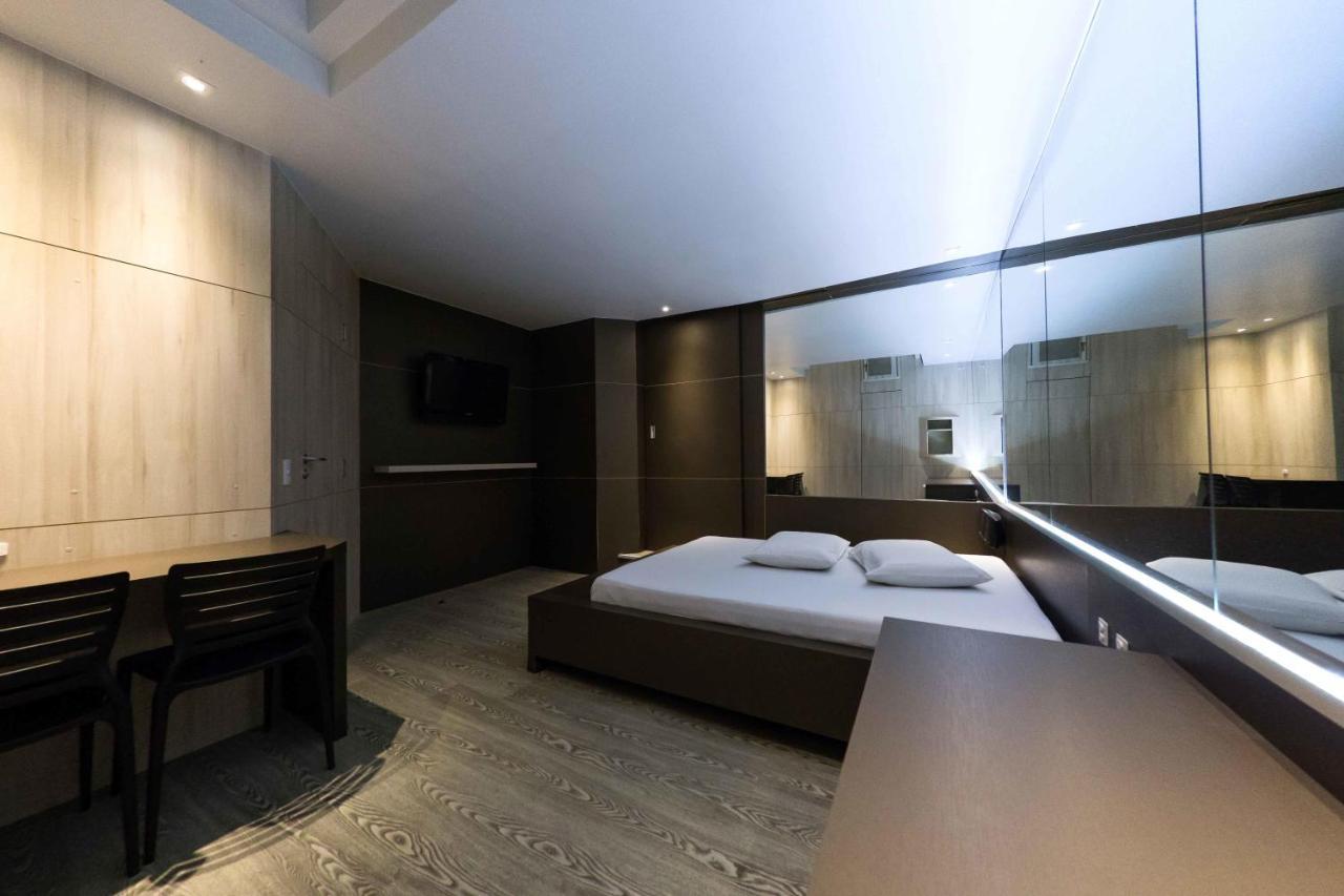 Suite with Hot Tub