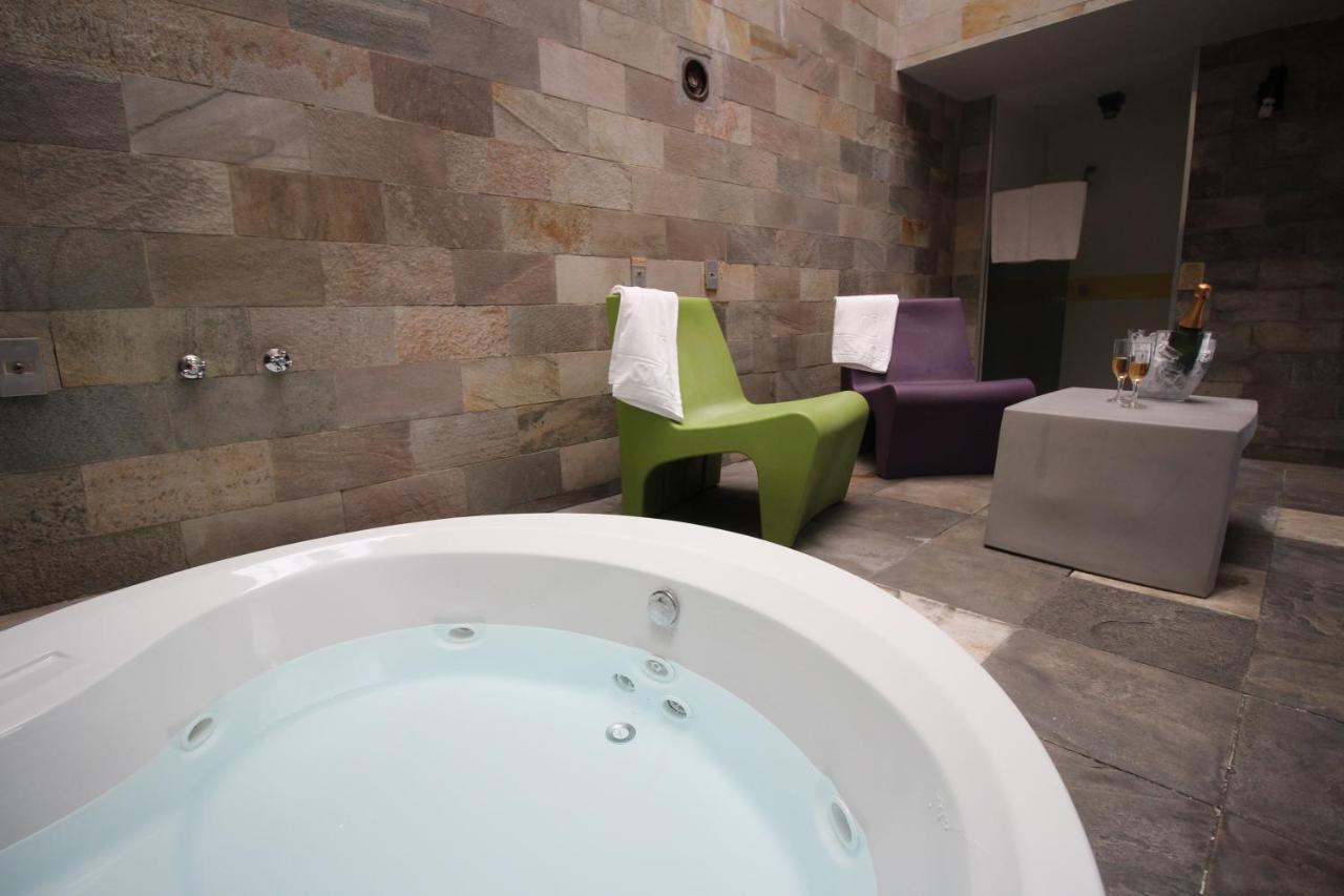 Deluxe Suite with Spa Bath
