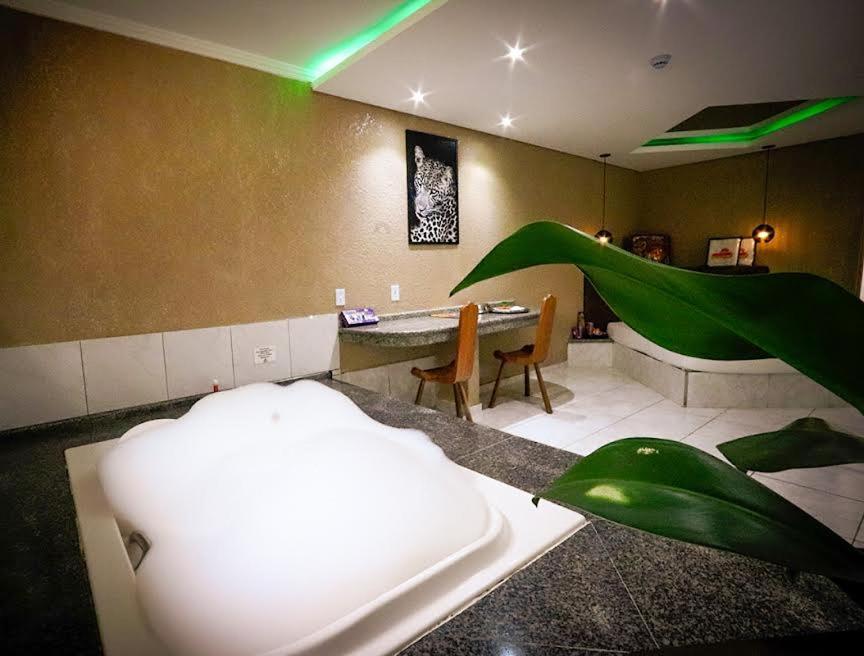 Suite Spa Bath,1480410248:JPEG
