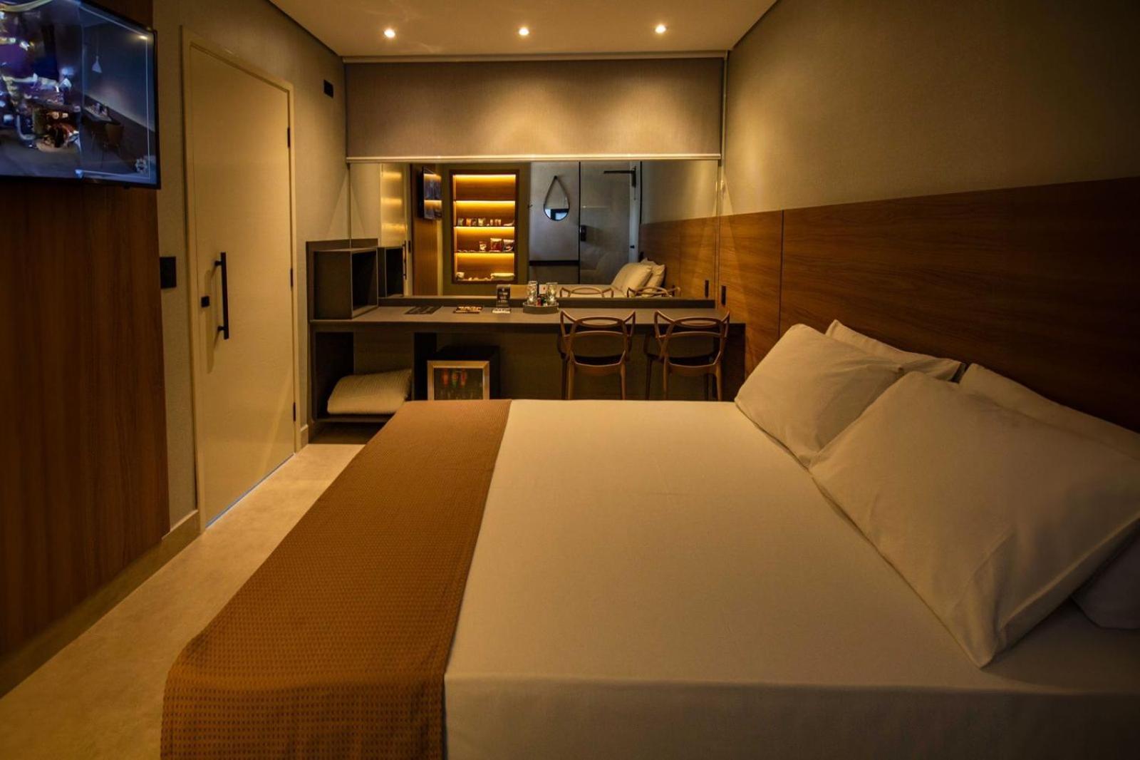 Standard Suite,1499686981:JPEG
