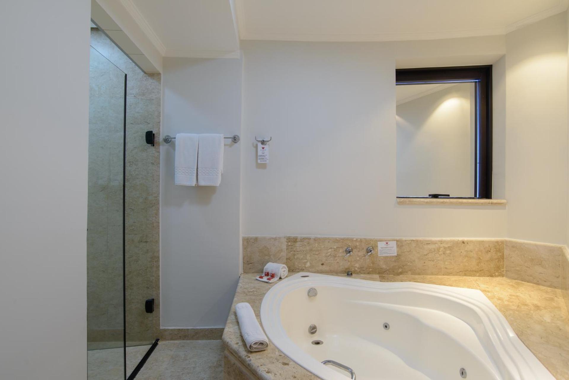 King Suite Spa Bath,1541744929:JPEG