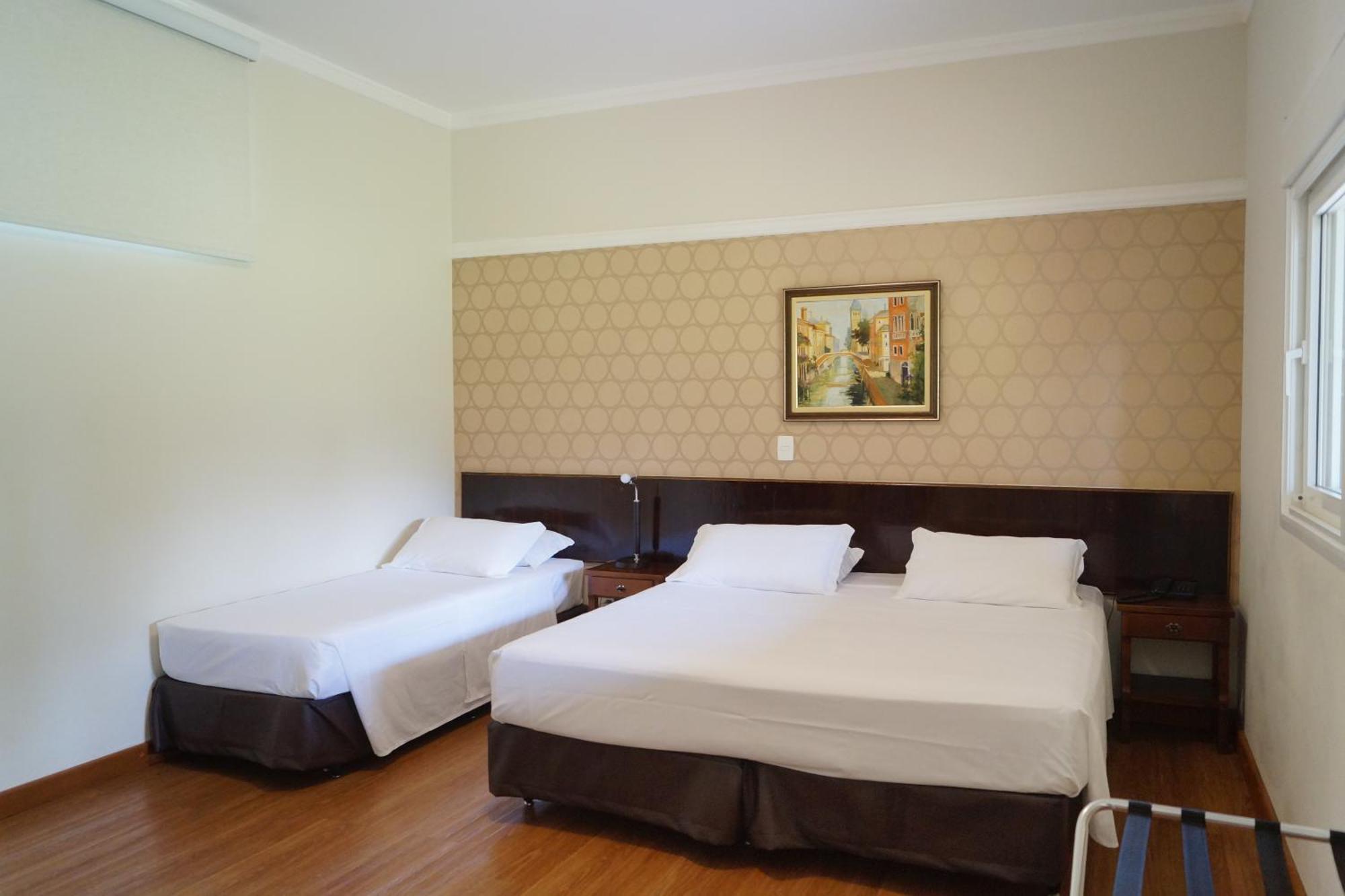Quarto Triplo com Varanda