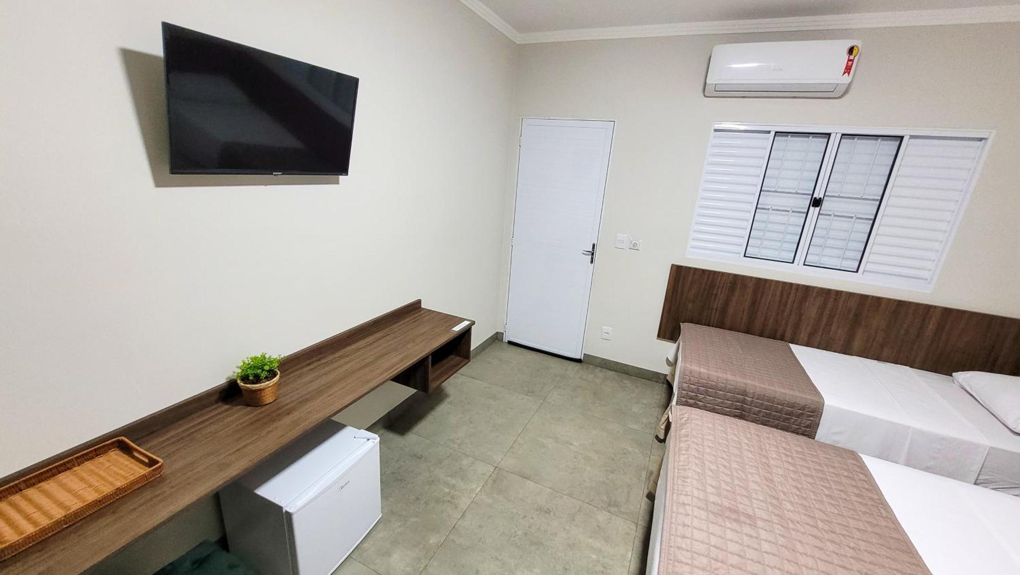 Standard Suite,1548853894:JPEG