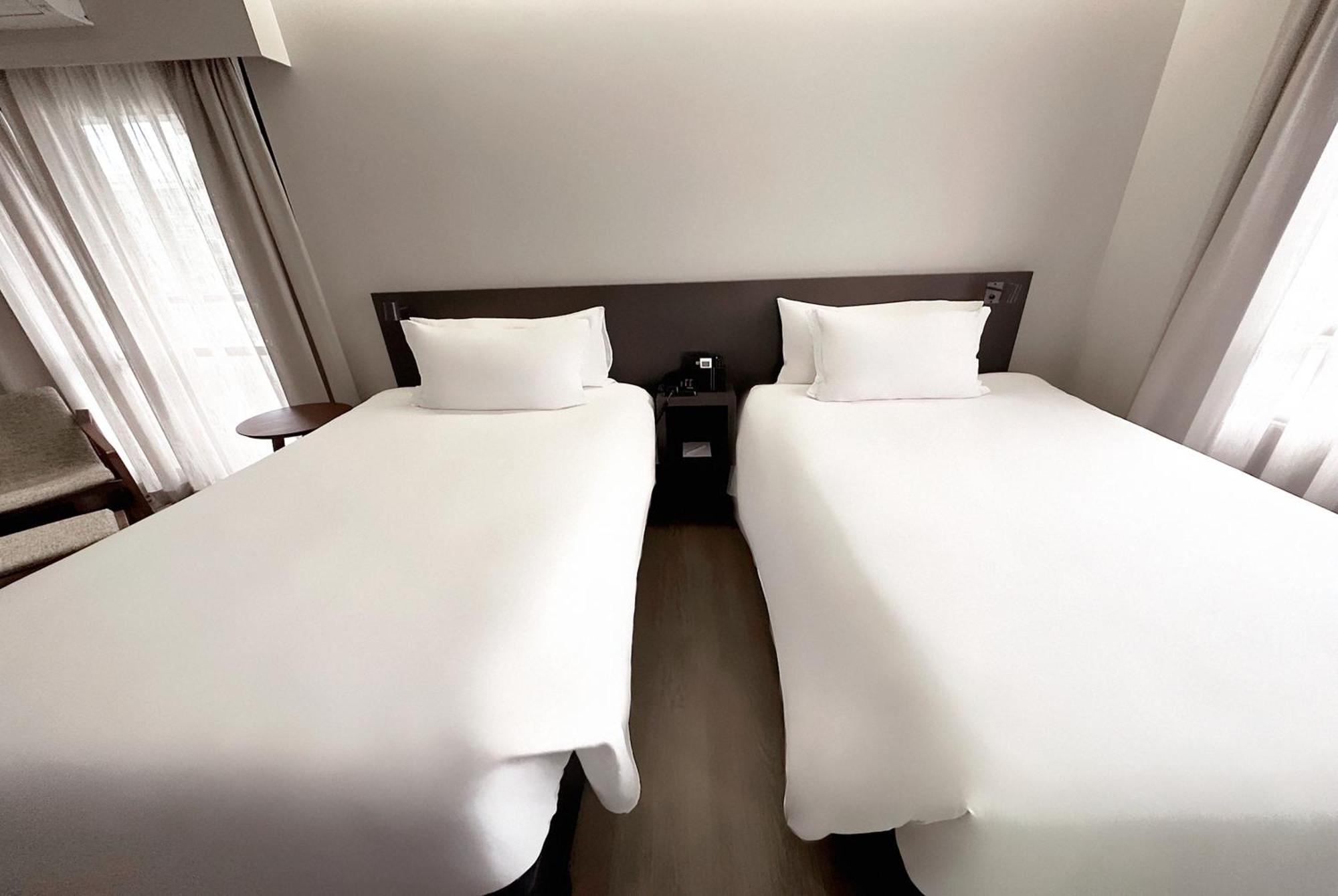 Premier Room Two Single Bed Bath,1571391119:JPEG