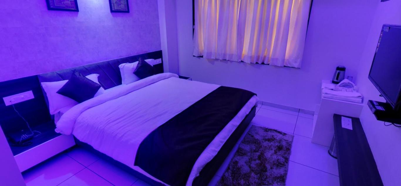 Luxury Double Room fireplace spa bath