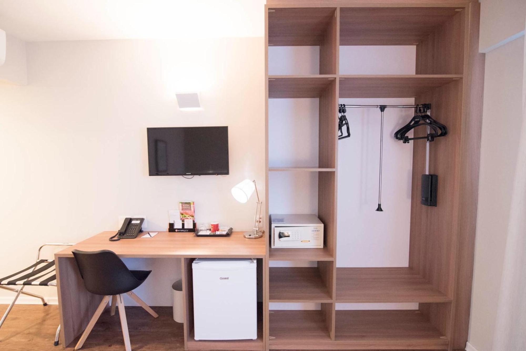 Standard Double Room with Queen Bed