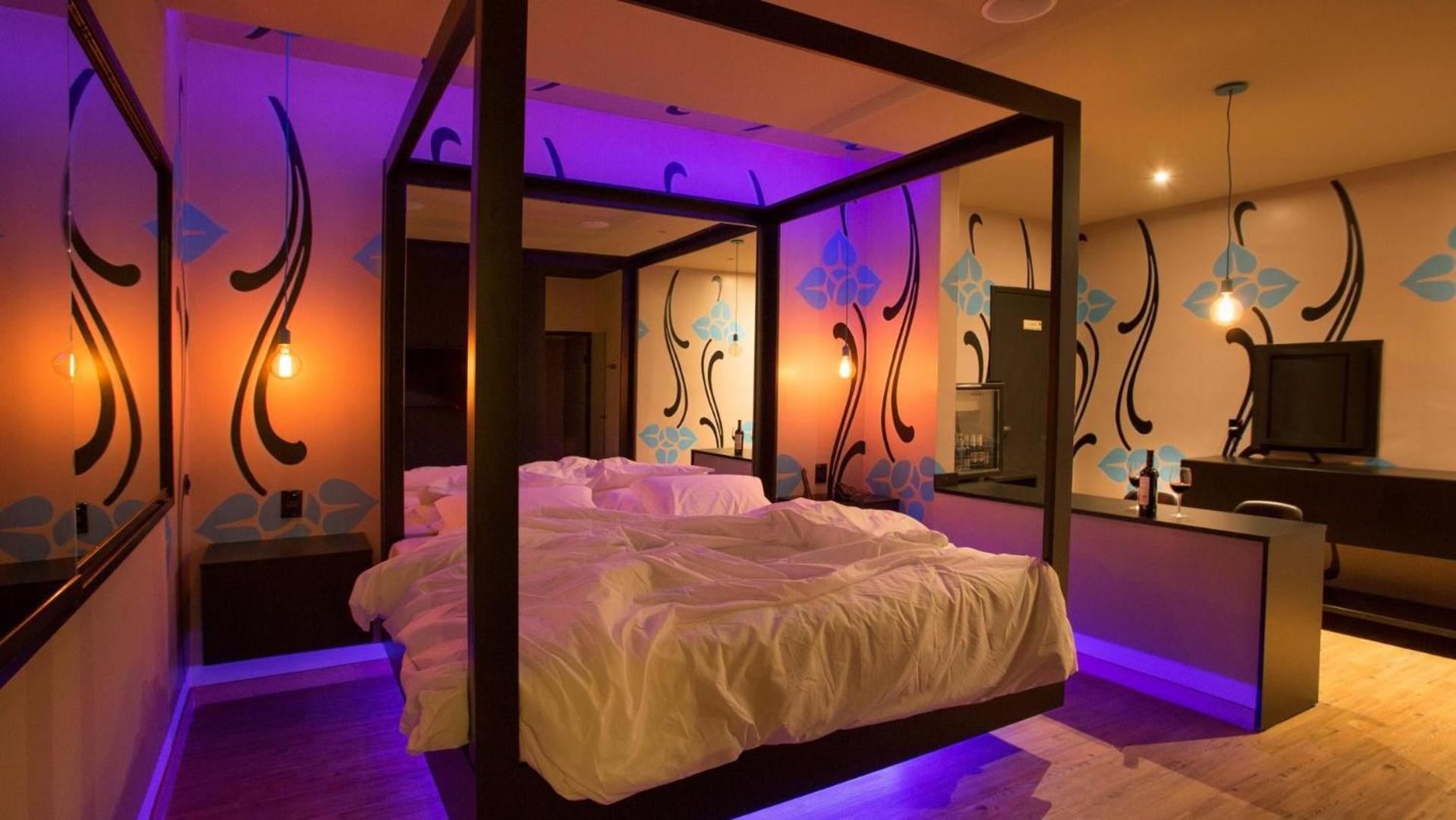 Deluxe King Suite