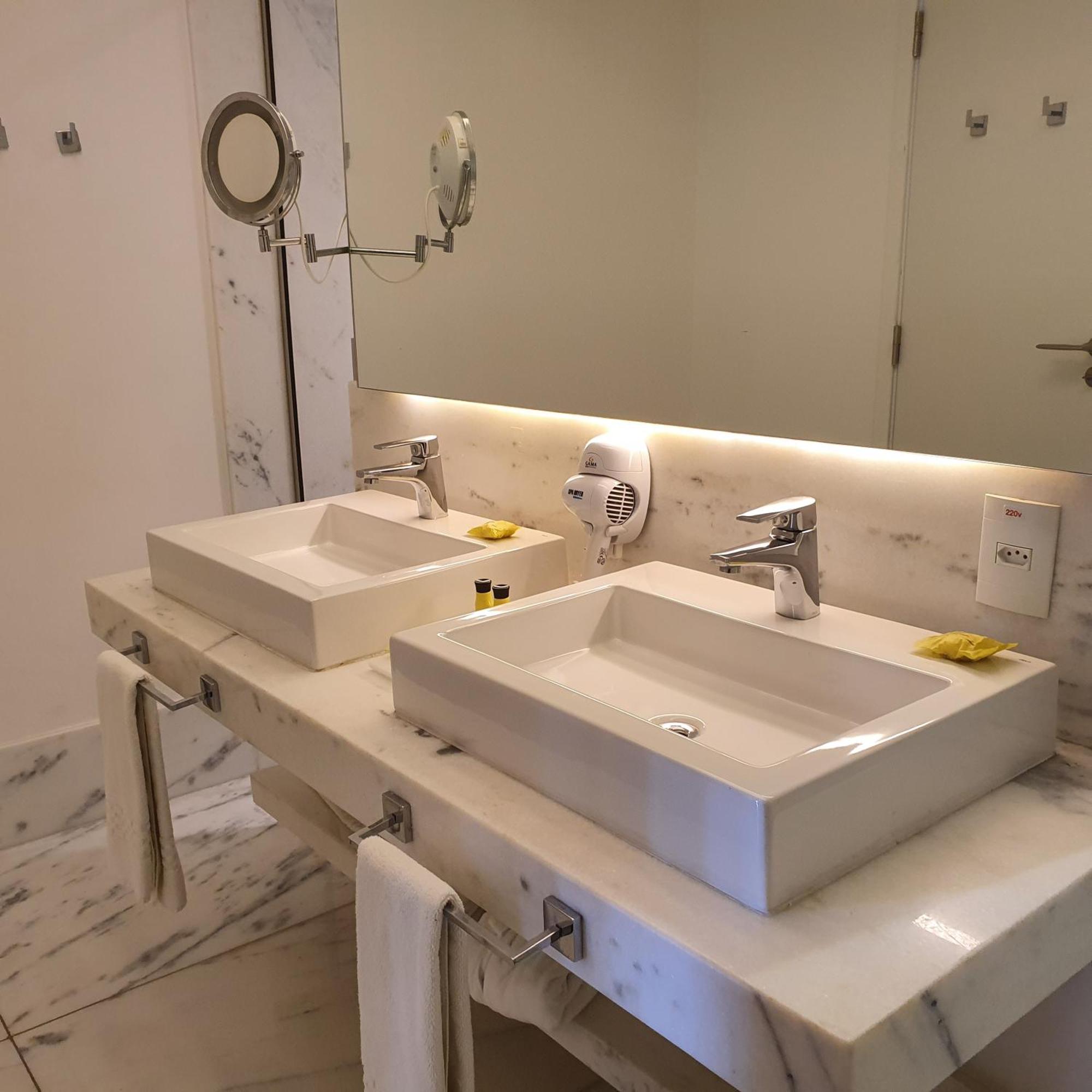 Quarto King Deluxe com Banheira de Hidromassagem e Varanda