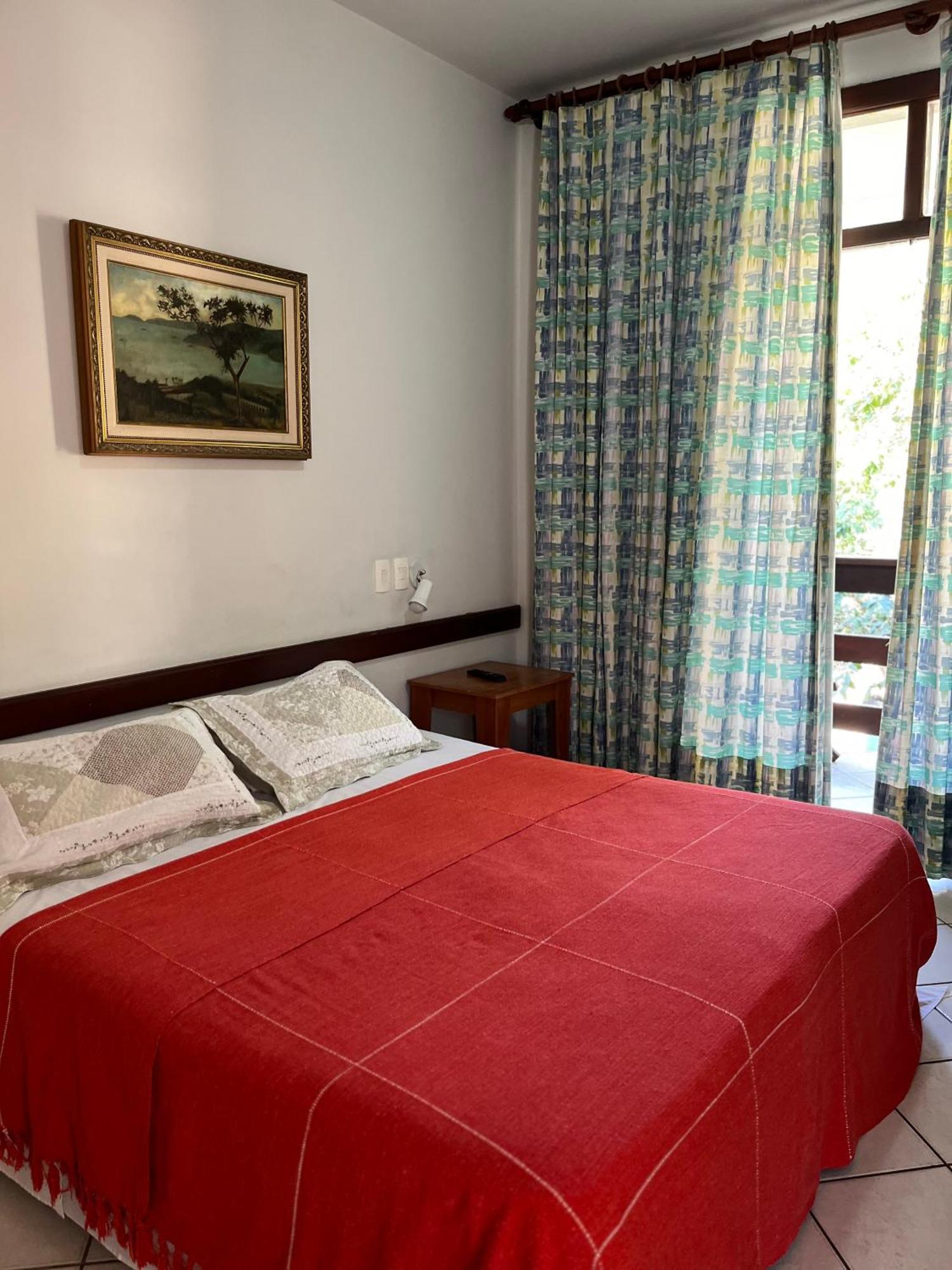 Quarto com Cama de Casal ou 2 de Solteiro e Varanda