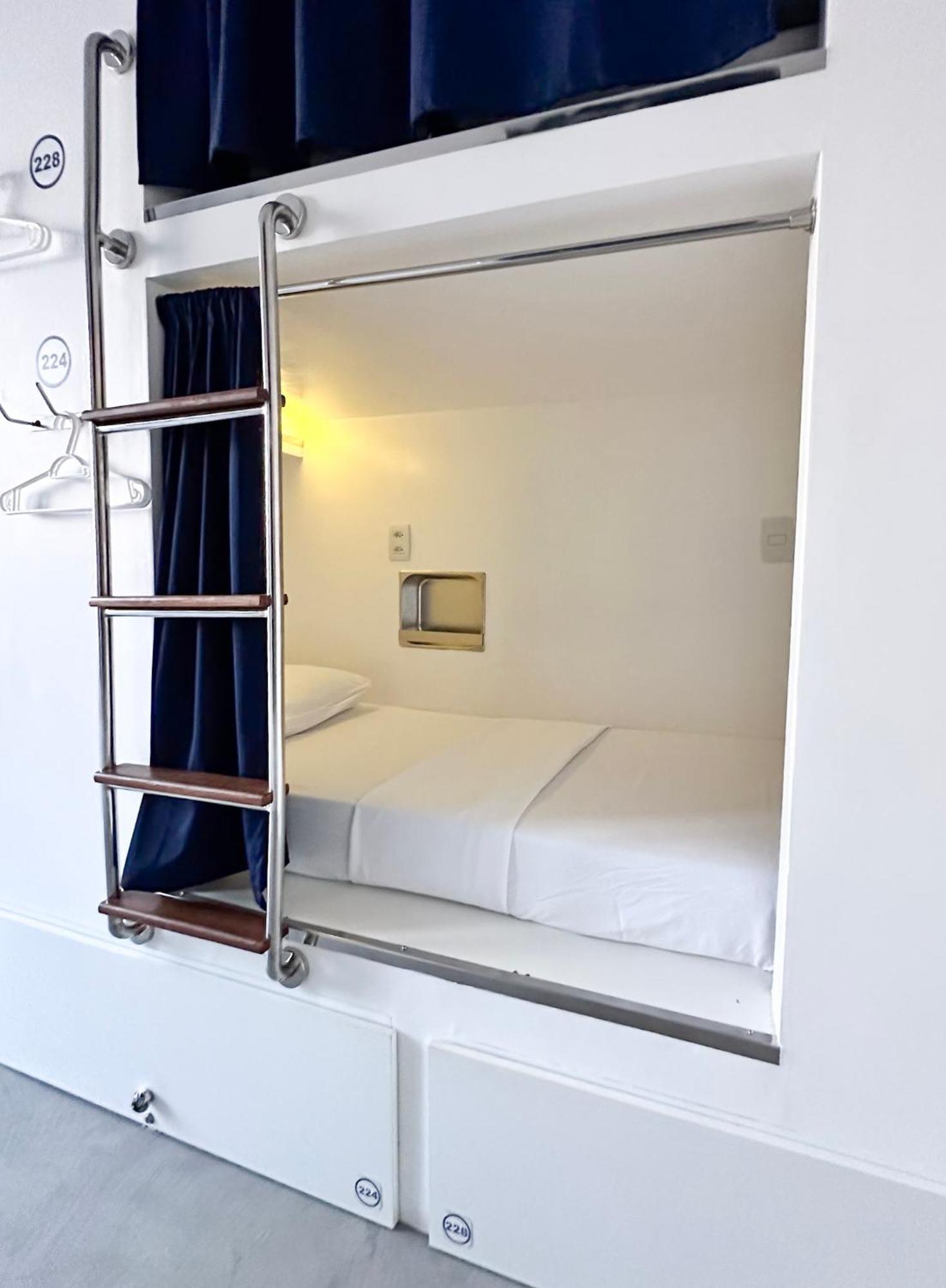 Posto Letto in Dormitorio Misto con 8 Letti