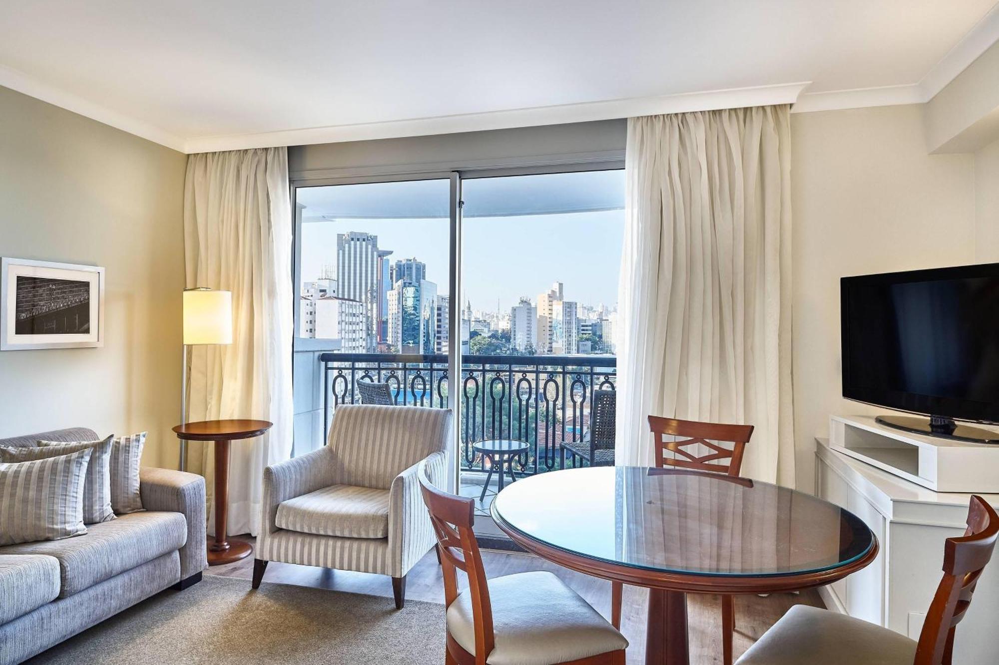 Two-Bedroom Apartment Balcony City View