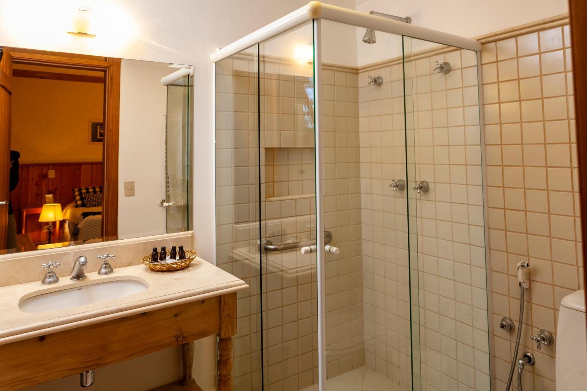 Deluxe Room,1606596710:JPEG
