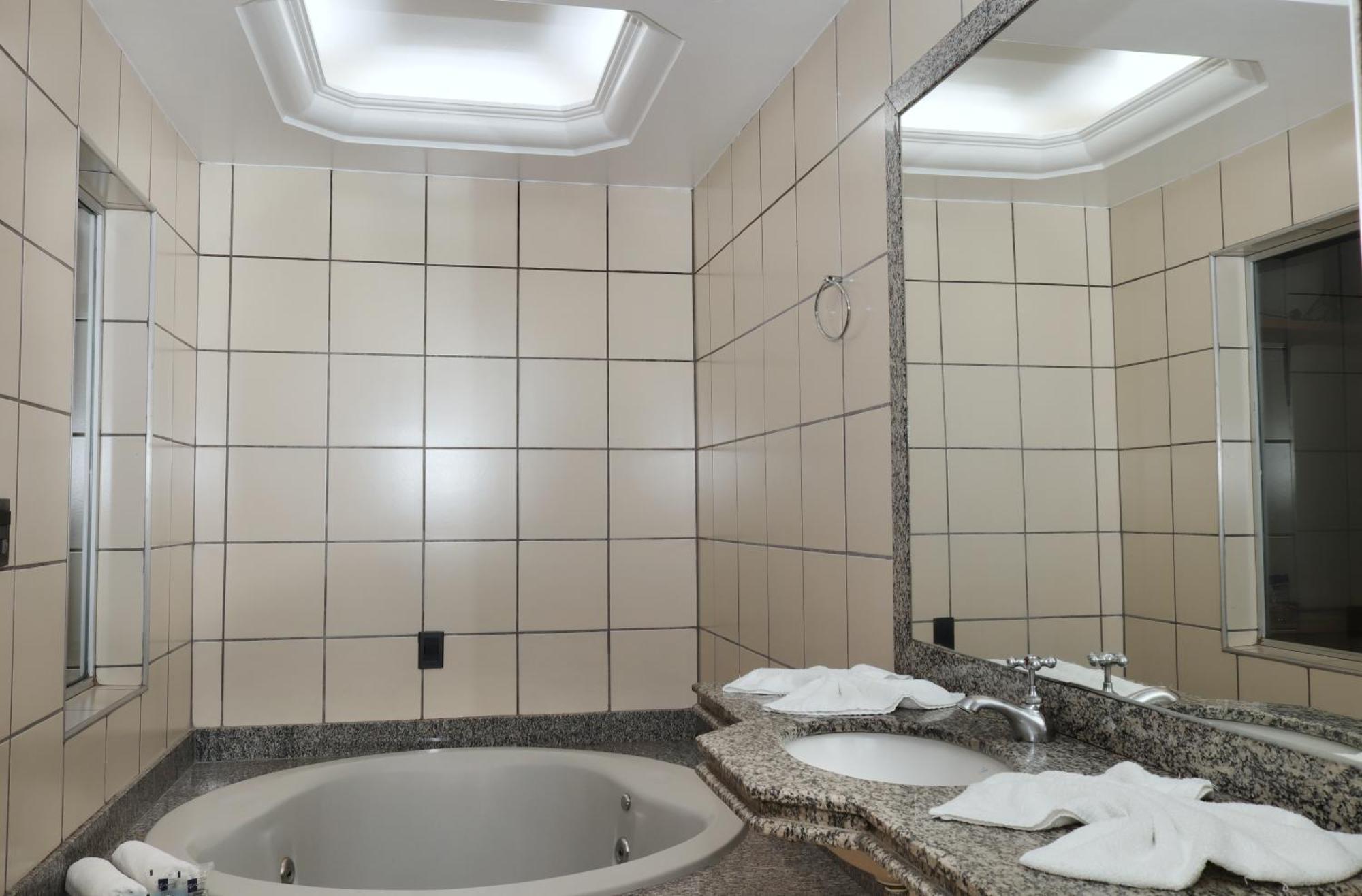 Superior Room Spa Bath,1608305569:JPEG