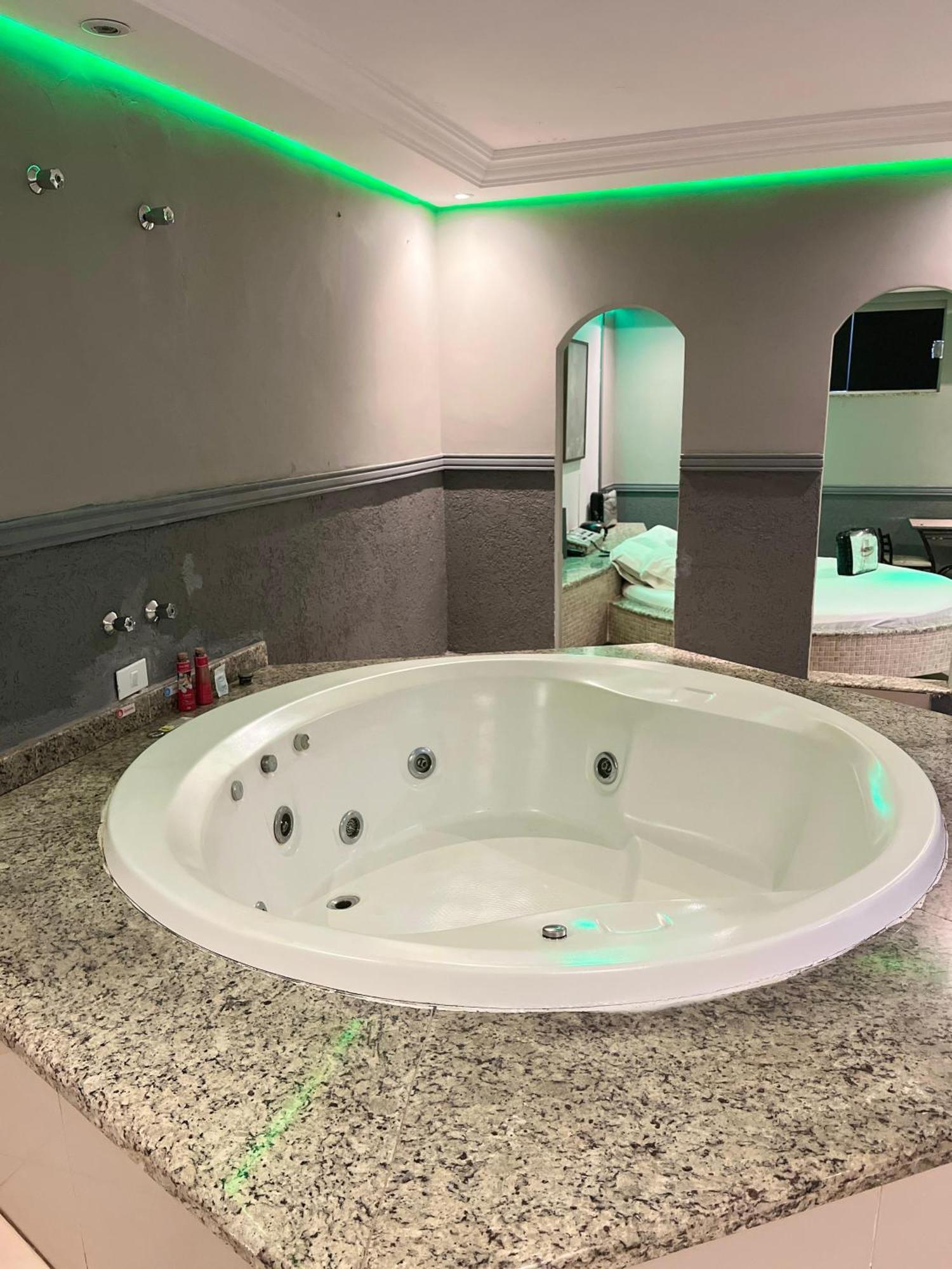Suite Hot Tub
