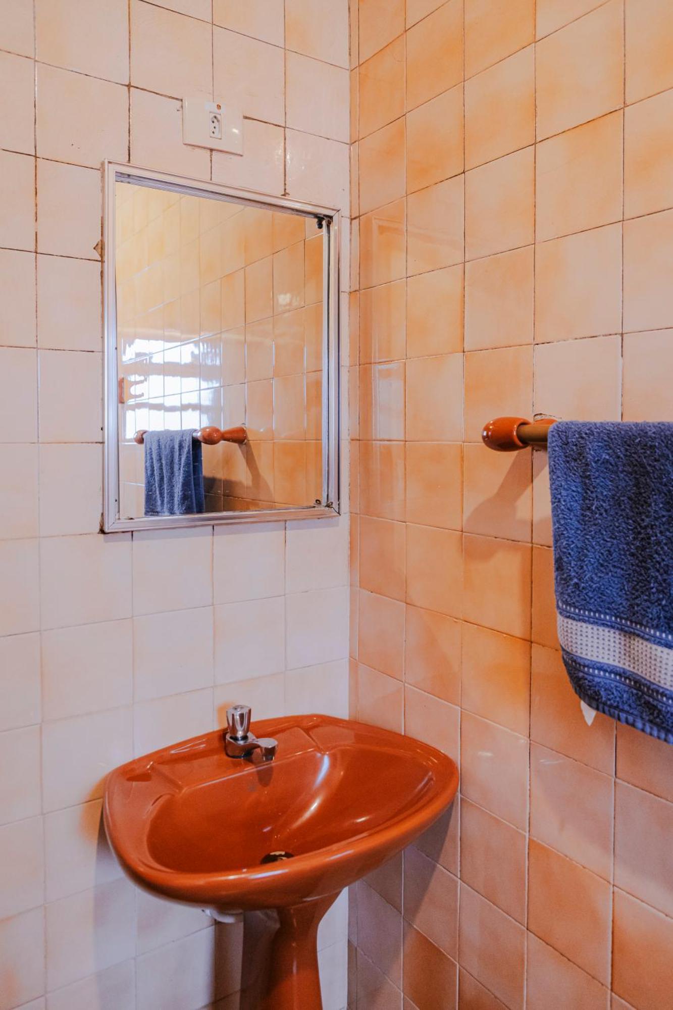 Single Bed in 6-Bed Dormitory Room,1616921359:JPEG