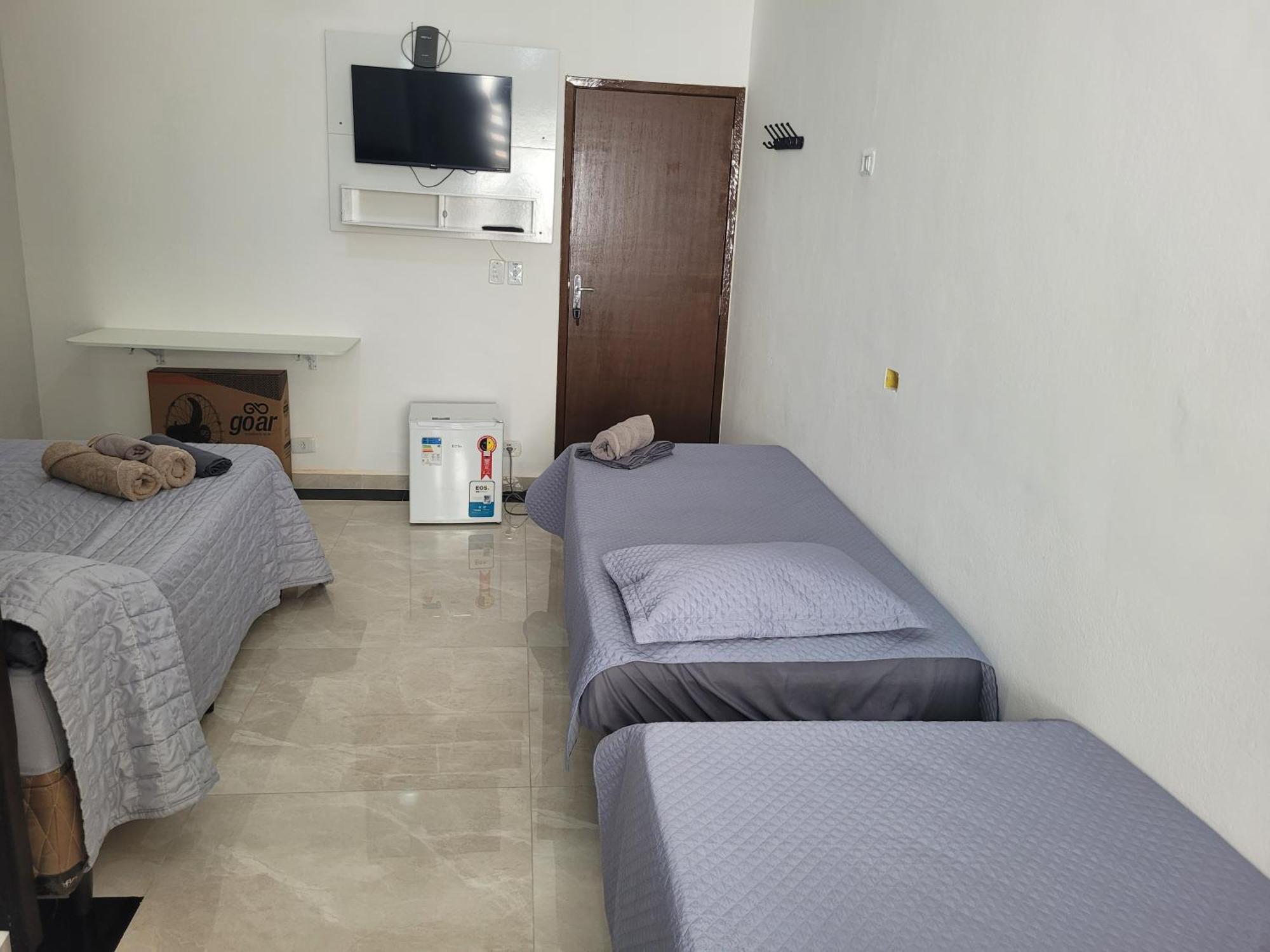 Quarto Econômico com Cama de Casal ou 2 de Solteiro