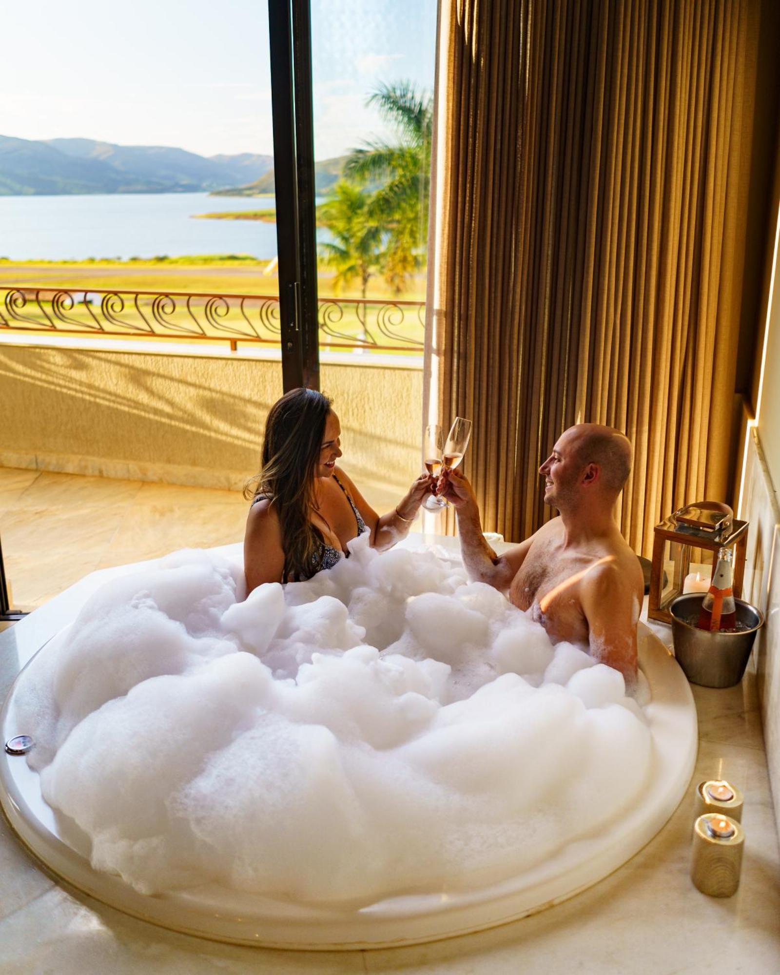 Luxury Suite with Spa Bath,1623707765:JPEG