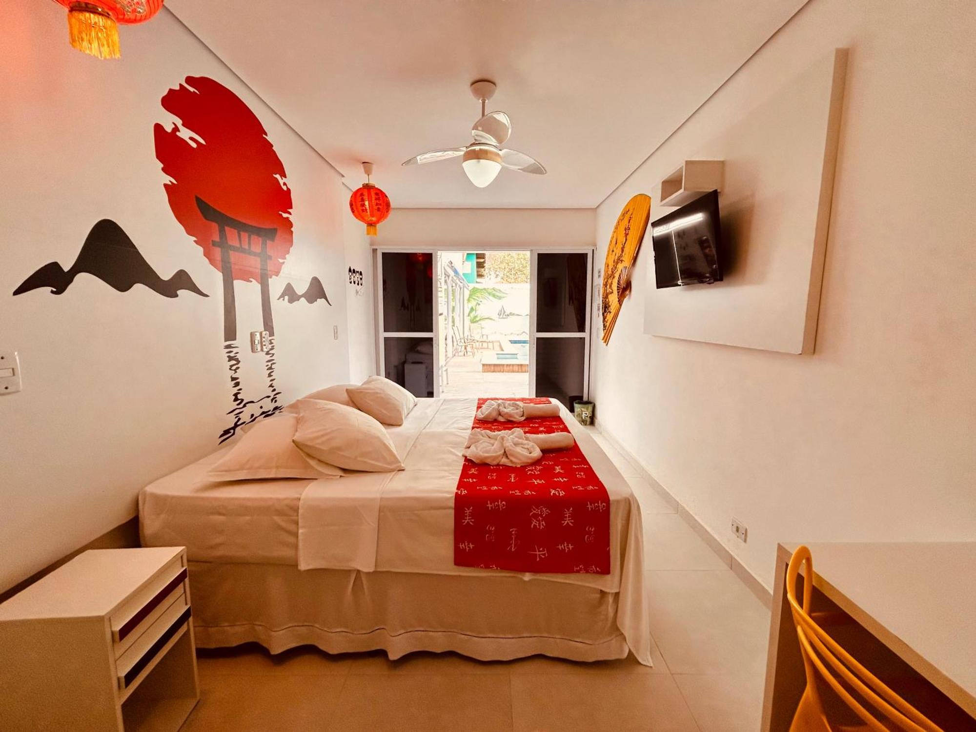 Quarto Triplo com Vista para a Piscina